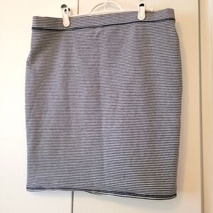 Old Navy Size Large Blue & White Striped Stretchy Above the Knee Skirt